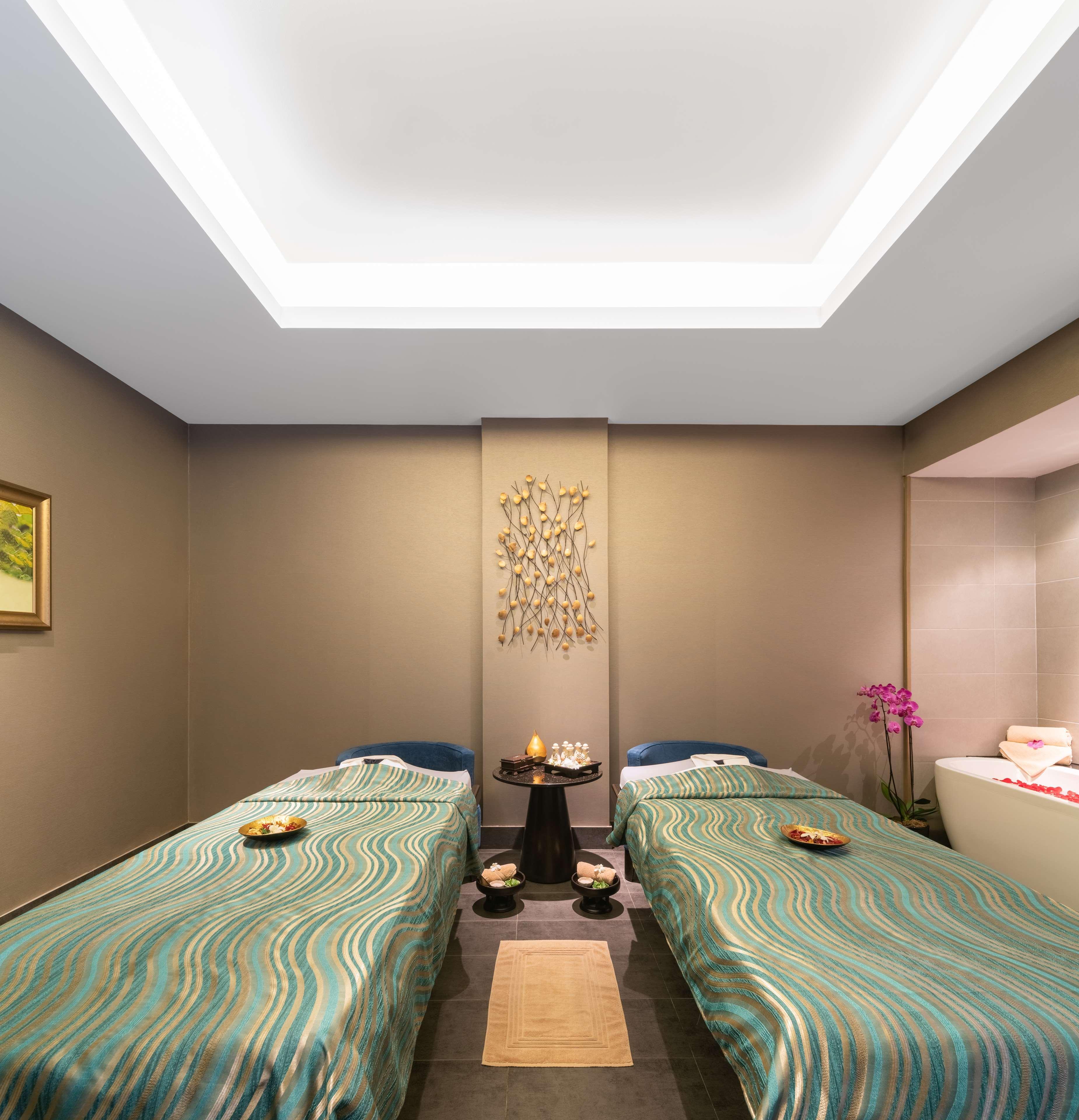 Radisson Collection Muscat, Hormuz Grand Hotel Ngoại thất bức ảnh Spa at The Oberoi, Mumbai